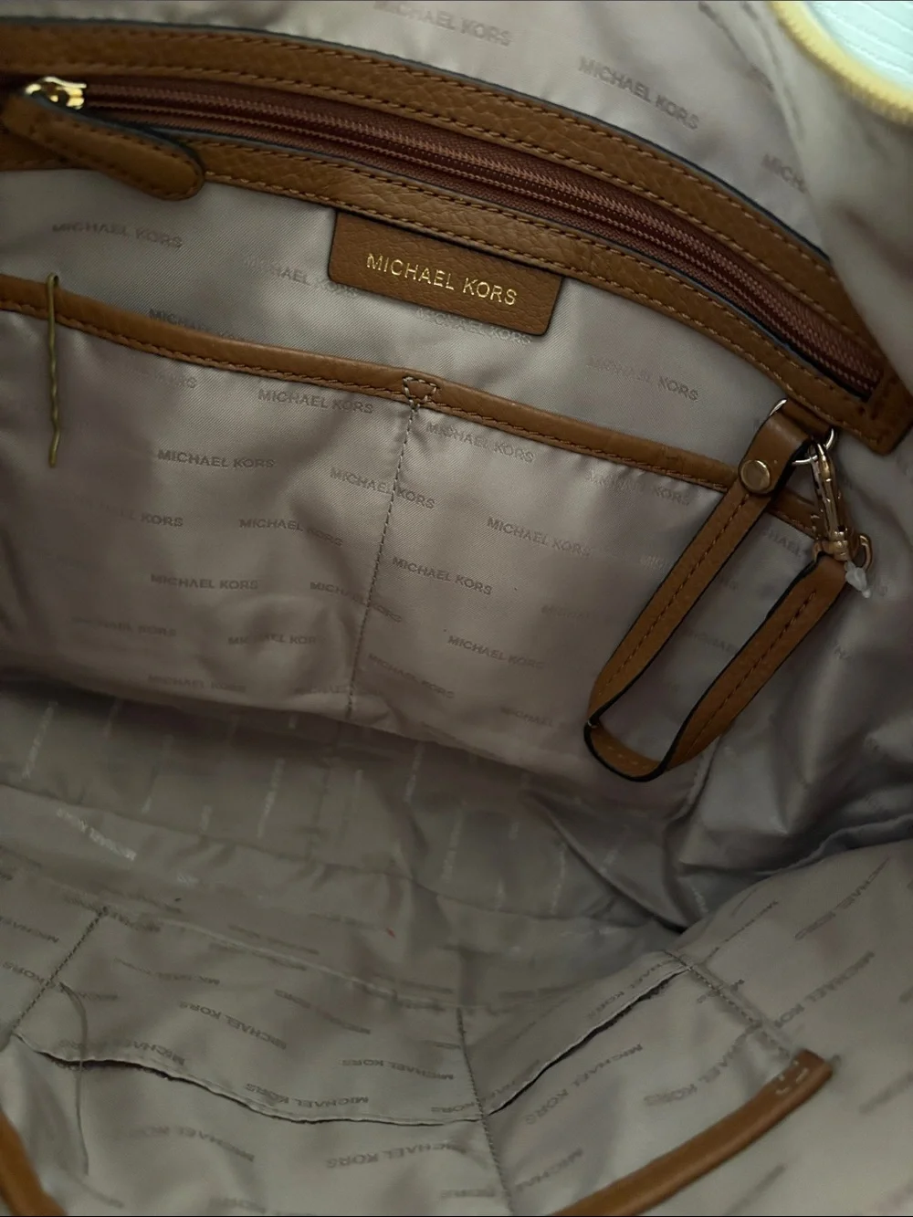 Michael Kors Lauryn Large Vanilla Gold hardware Logo Hobo Shoulder Bag purse